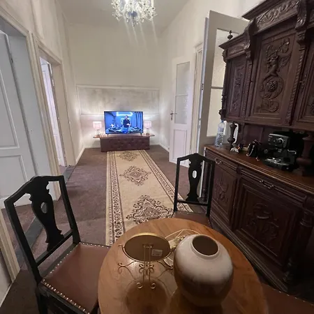 Csaky Palace 2 Apartmán *