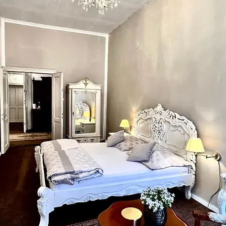 Csaky Palace 2 Apartmán *