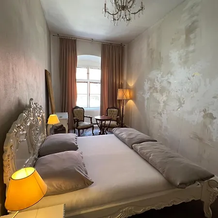 Csaky Palace 2 公寓